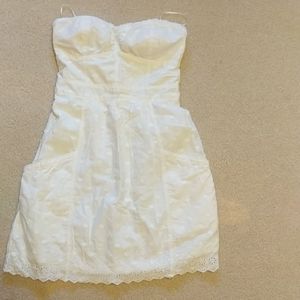 Strapless white dress with lining.